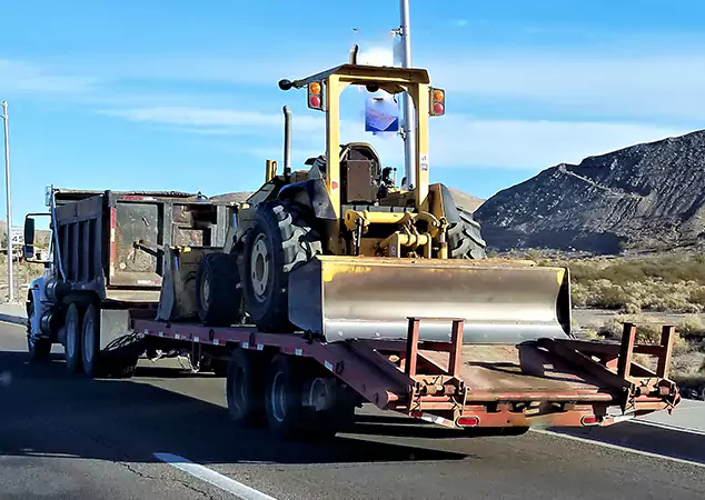 Why Choose Illinois Hauling Pros Over Other Heavy Equipment Shipping Companies?